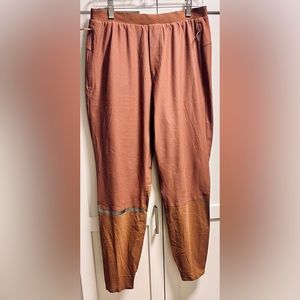 Lululemon Mens Joggers Pants in Terracotta, size Medium
